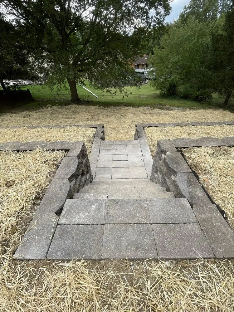 Trusted lawn care service in Saint Louis, MO - Mejia Hand Scape & Landscape