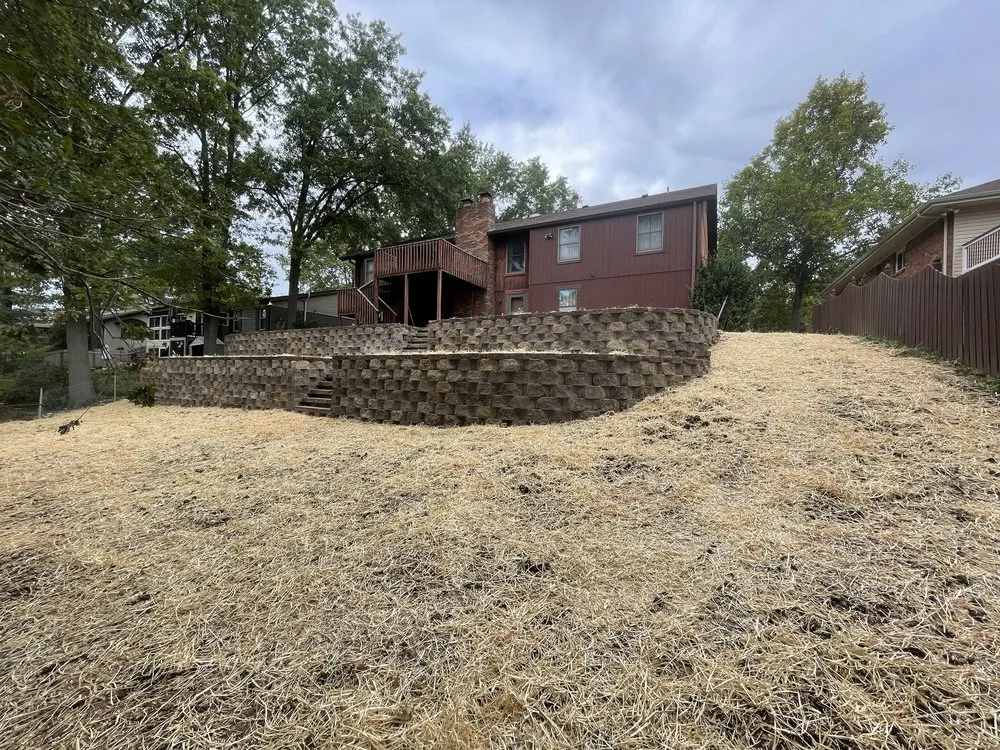 Custom lawn mowing service in Saint Louis, MO by Mejia Hand Scape & Landscape