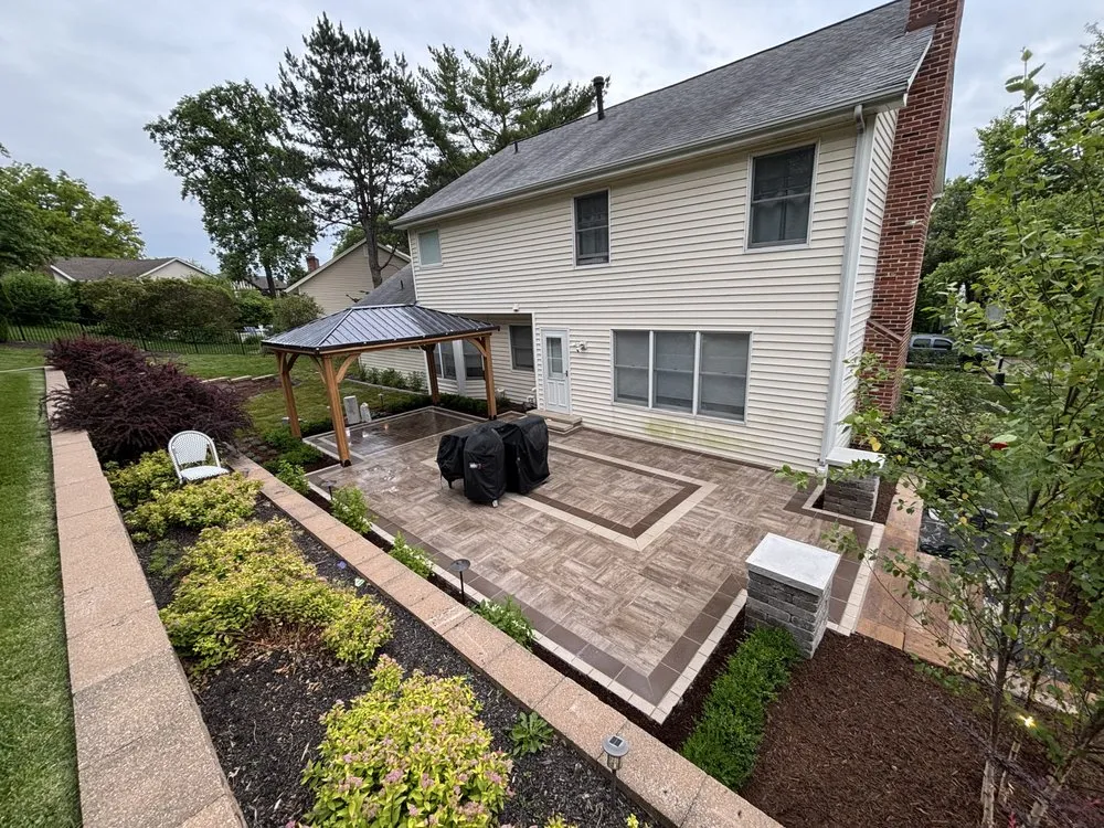 Expert lawn mowing service experts serving Saint Louis, MO - Mejia Hand Scape & Landscape