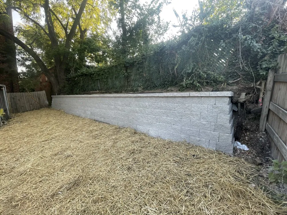 Expert yard maintenance in Saint Louis, MO - Mejia Hand Scape & Landscape