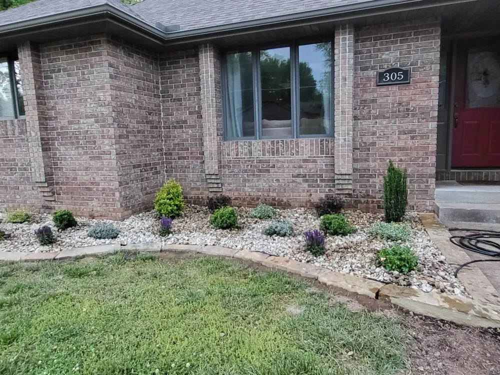 Professional outdoor landscaping experts serving Republic, MO - Mejia's Landscape