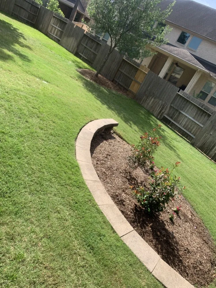 Local residential landscaping for beautiful yards in Cut and Shoot, TX by Mejia’s Landscaping