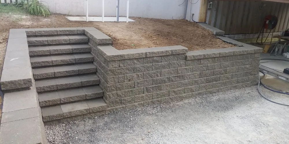 Top-rated lawn mowing service in Saint Louis, MO by Mejias Landscaping