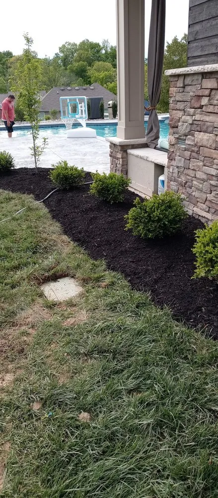 Affordable landscaping services experts serving Cincinnati, OH - Melissa lawn care and design