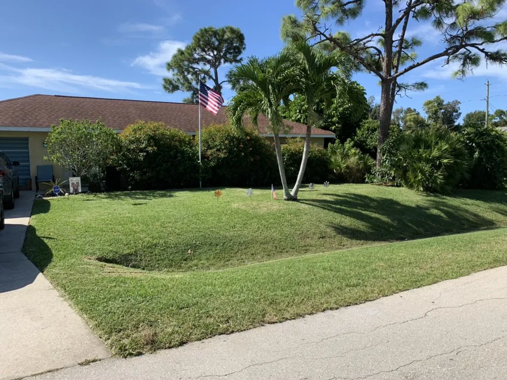 Custom residential landscaping for residential properties in Fort Myers, FL by Mello's Fresh Cuts