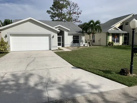 Mello's Fresh Cuts Logo