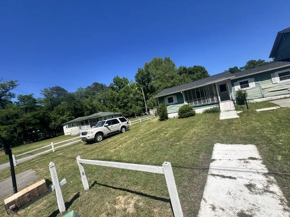 Trusted garden landscaping with custom design in Edisto, SC by Mell’s LawnCare Satisfaction