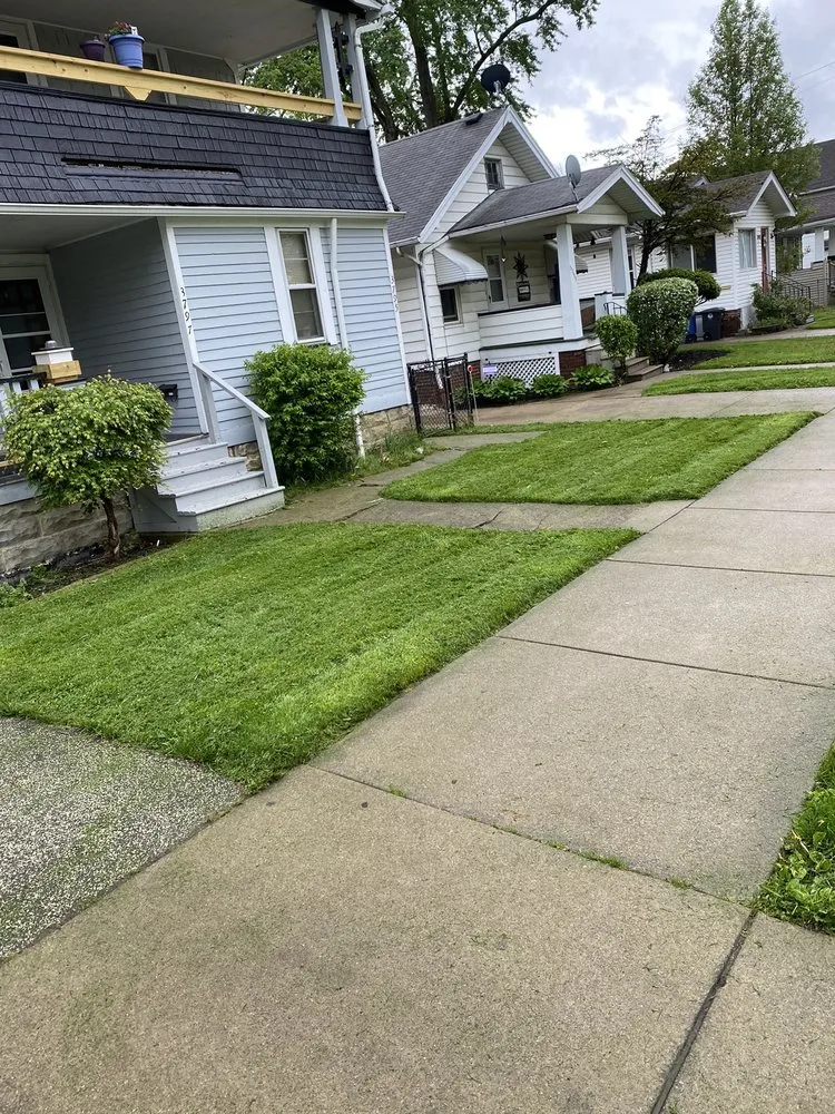 Expert lawn care service in Cleveland, OH - Mell’s Way out Landscaping & Hauling