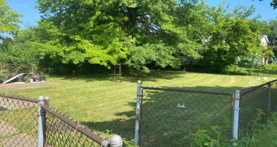 Professional residential landscaping experts serving Cleveland, OH - Mell’s Way out Landscaping & Hauling