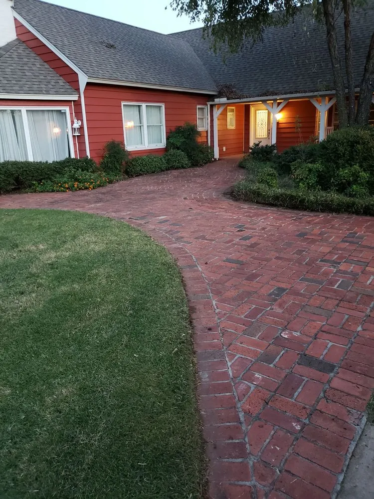 Top-rated residential landscaping for residential properties in Shawnee, OK by Melot Mowing
