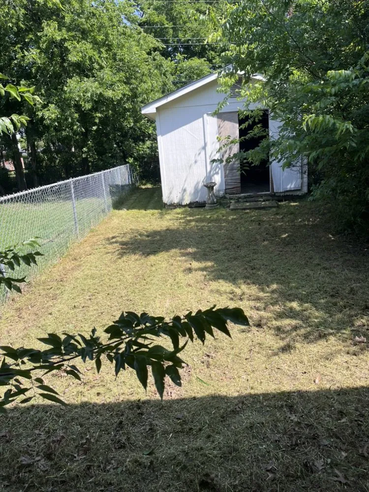 Custom yard cleanup service for homes across Fort Worth, TX - Mel's Lawn Care Service