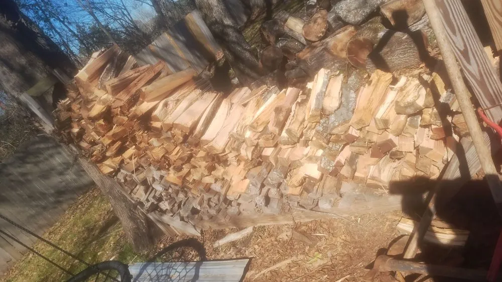 Custom yard cleanup service for residential properties in Deatsville, AL by Mel's lawn service