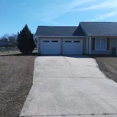 Reliable yard maintenance for homes in Fayetteville, NC by Melvin Lawn Service