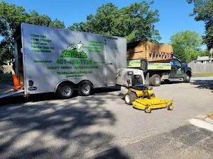 Top-rated yard cleanup service experts serving Cranston, RI - Melvin´s Landscaping