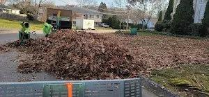 Local yard maintenance in Cranston, RI by Melvin´s Landscaping