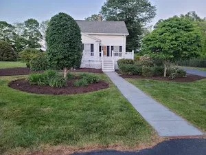 Top-rated landscaping services in Cranston, RI by Melvin´s Landscaping