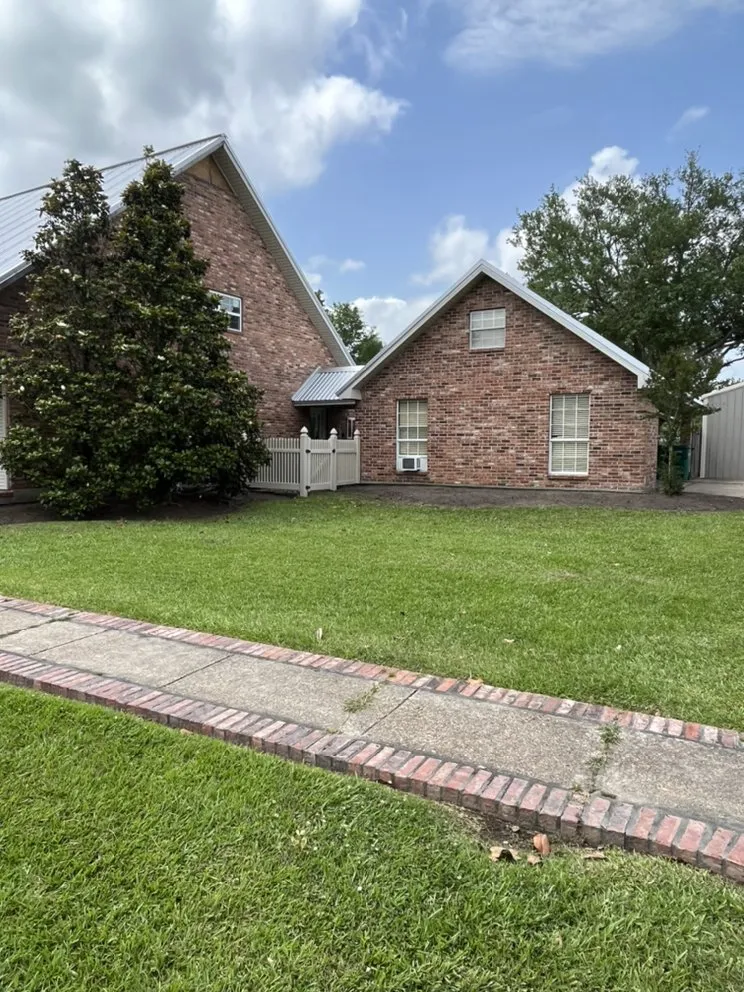 Professional yard maintenance in Sulphur, LA by Menard Landscaping Services