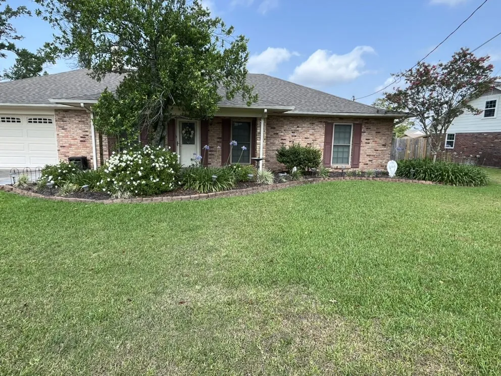 Affordable landscape design experts serving Sulphur, LA - Menard Landscaping Services