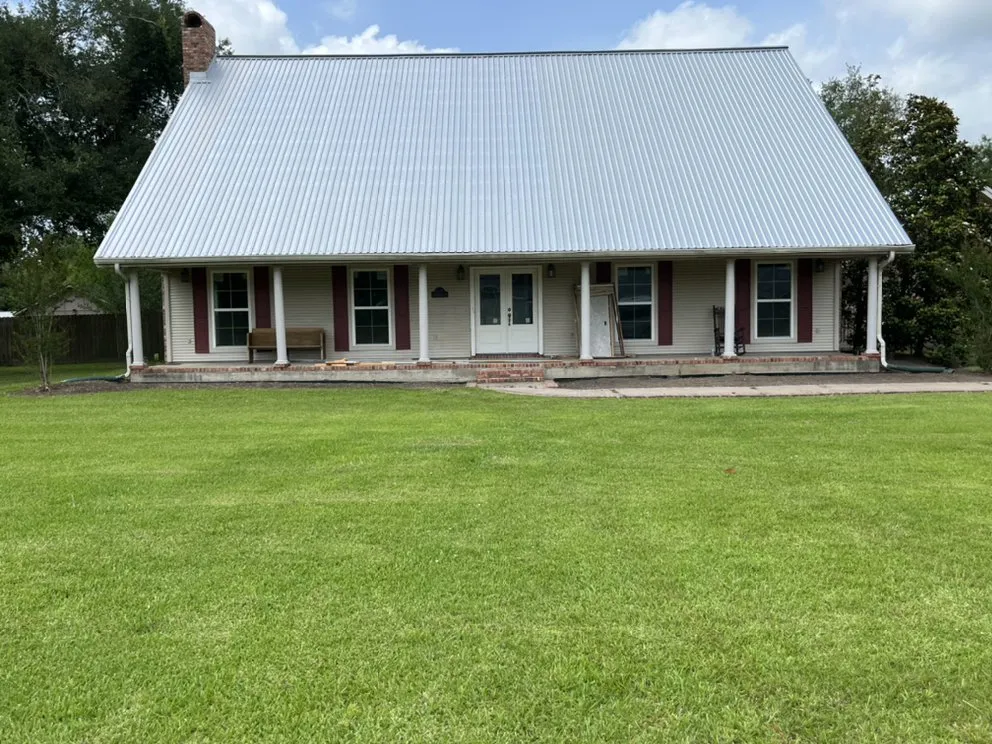 Top-rated residential landscaping for residential properties in Sulphur, LA by Menard Landscaping Services