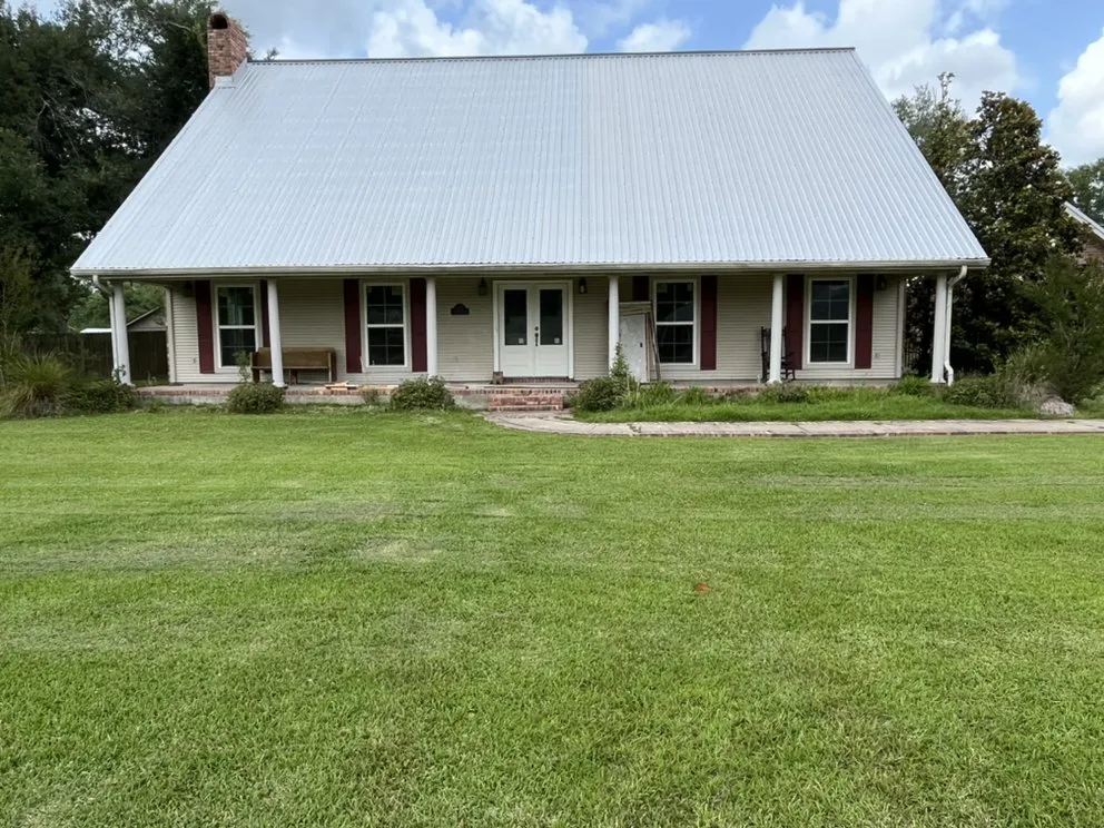 Trusted outdoor landscaping for beautiful yards across Sulphur, LA - Menard Landscaping Services