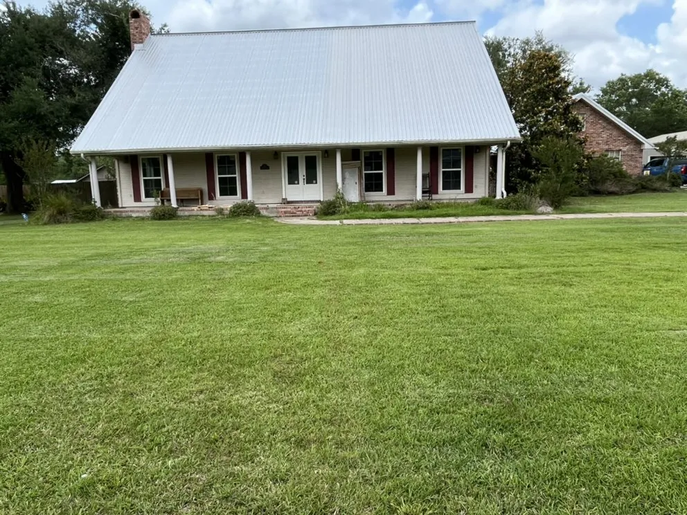 Custom landscaping services in Sulphur, LA by Menard Landscaping Services