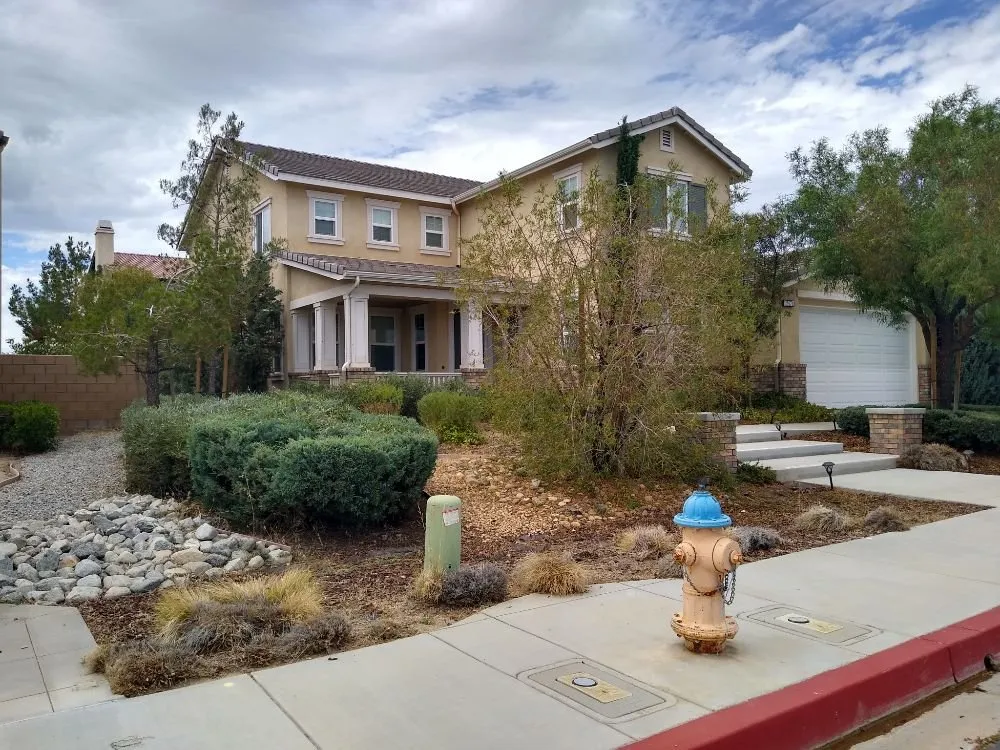 Custom residential landscaping in Hesperia, CA - Mendez landscaping