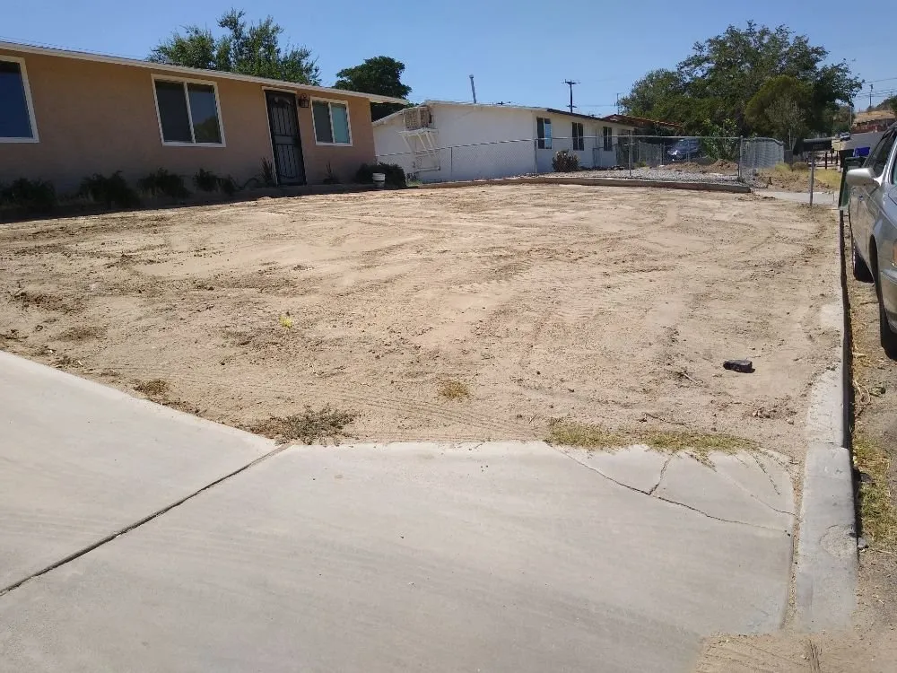 Trusted yard cleanup service experts serving Hesperia, CA - Mendez landscaping