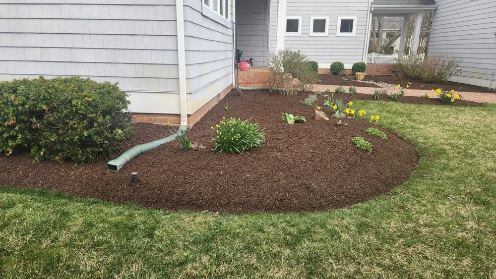 Custom outdoor landscaping for residential properties in Edgewater, MD by Mendez Lansdcaping