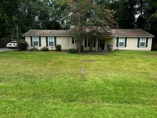 Top-rated lawn care service for homes across Tallahassee, FL - Mendonca Lawn Care