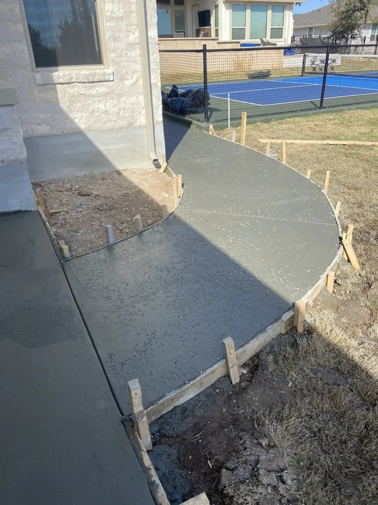 Expert yard cleanup service in Austin, TX by Mendoza Construction & Design