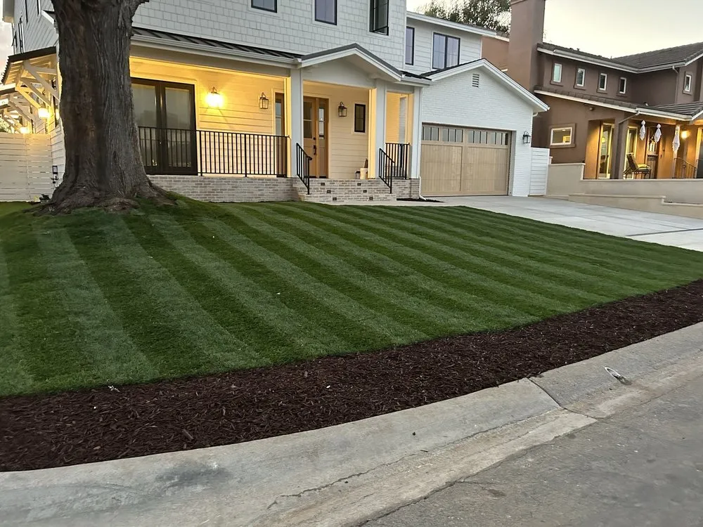 Affordable residential landscaping for year-round maintenance in Santa Ana, CA by Mendoza Landascapings