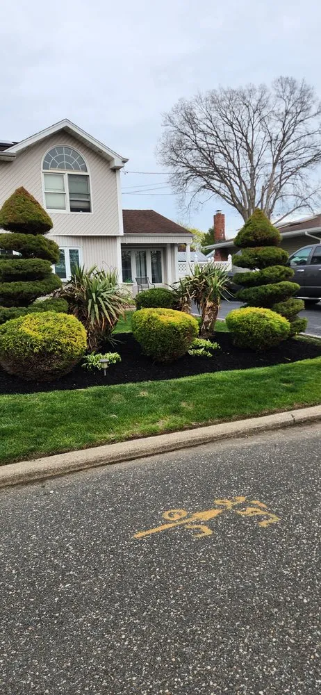 Expert residential landscaping in Deer Park, NY by Mendoza Landscaping