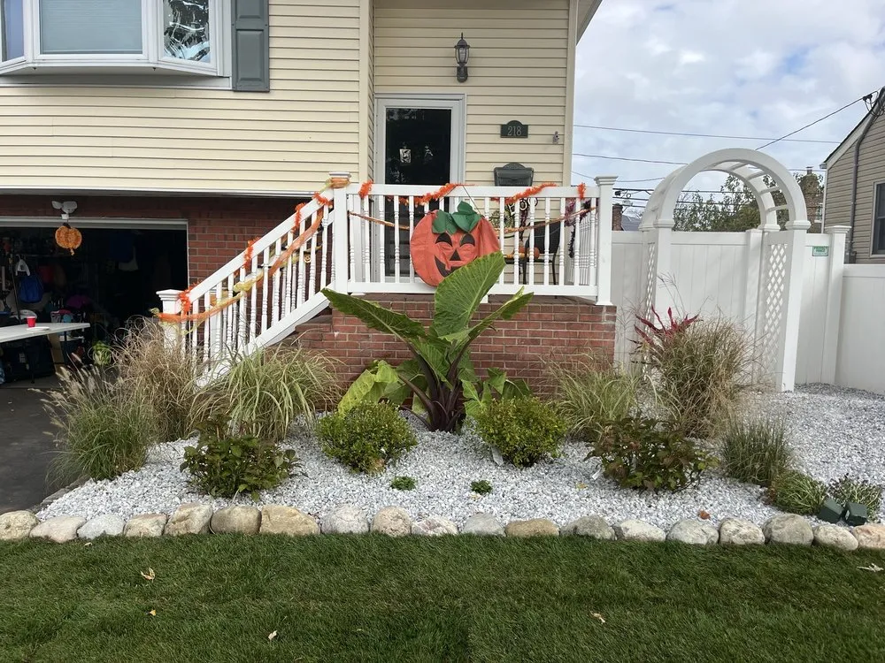 Expert lawn mowing service experts serving Deer Park, NY - Mendoza Landscaping