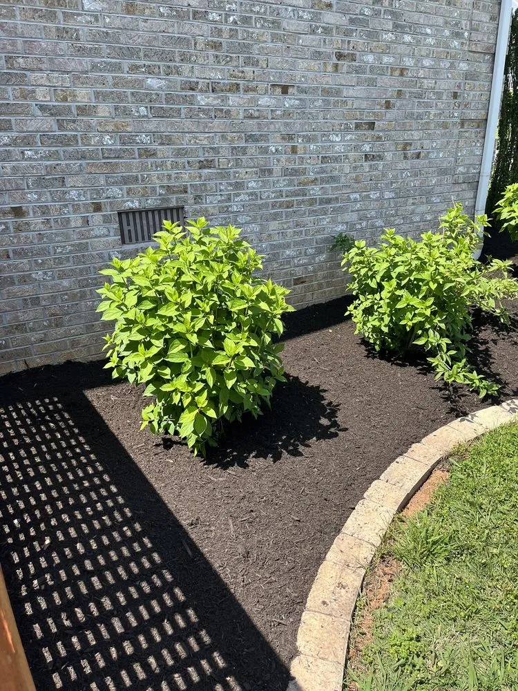 Top-rated garden landscaping in Maryville, TN by Mendoza Lawn Care