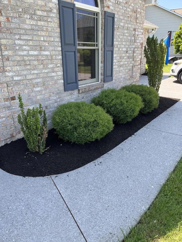 Custom residential landscaping for homes in Maryville, TN by Mendoza Lawn Care