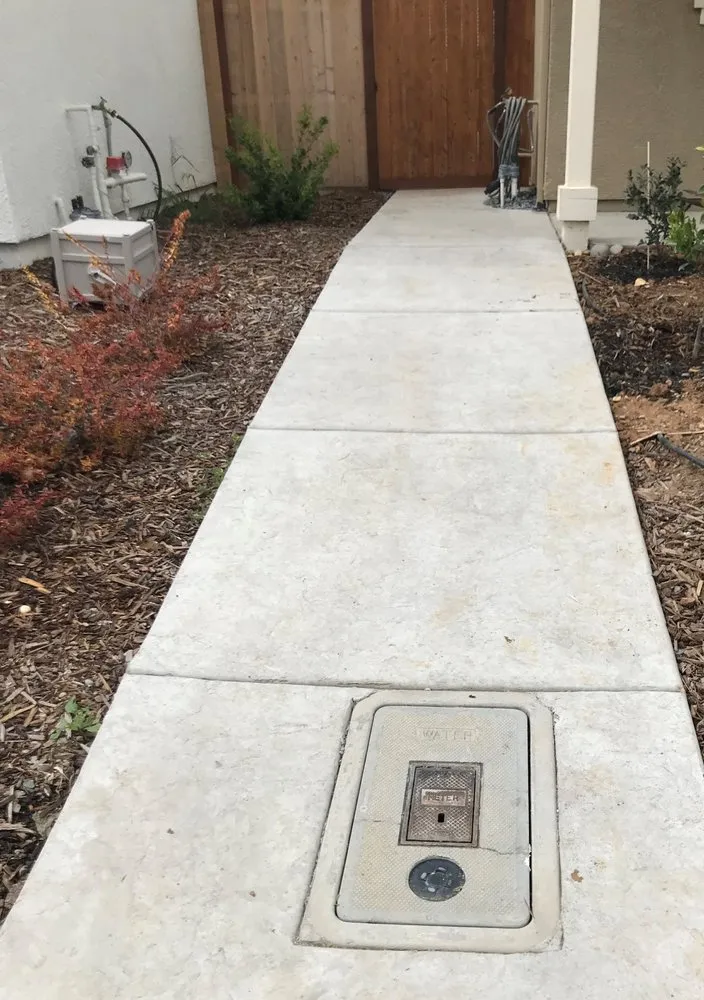Affordable yard maintenance in Elk Grove, CA - Mendoza’s Concrete Service