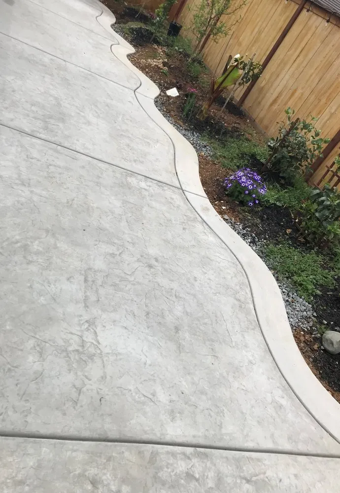 Top-rated garden landscaping in Elk Grove, CA by Mendoza’s Concrete Service