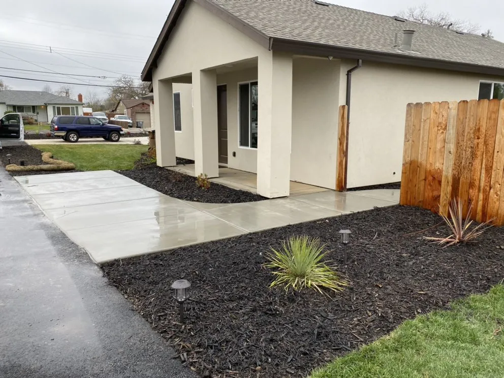 Top-rated lawn care service in Elk Grove, CA by Mendoza’s Concrete Service