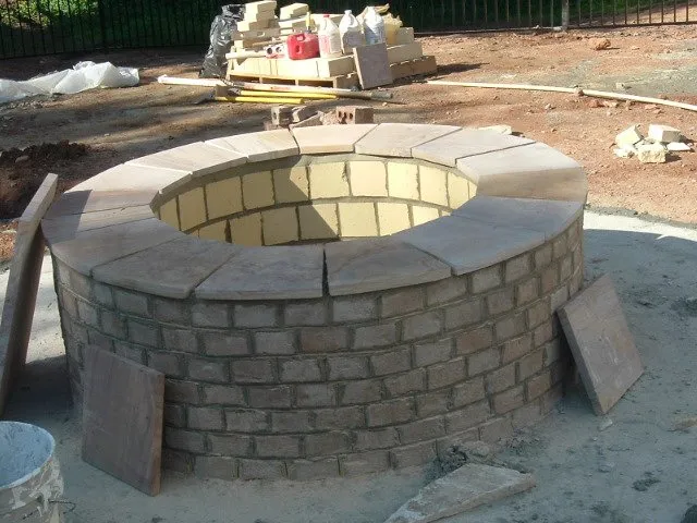 Reliable yard maintenance for year-round maintenance in Woodbridge, VA by Meneses Landscaping