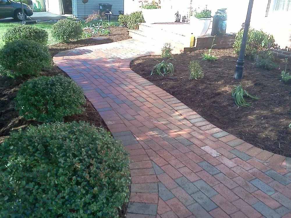 Local garden landscaping in Woodbridge, VA by Meneses Landscaping