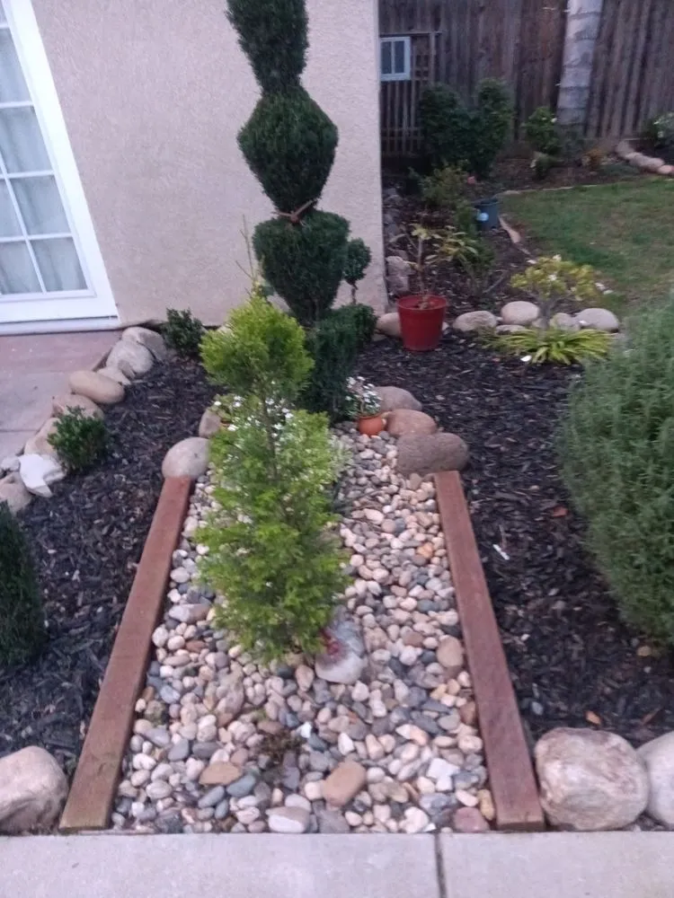 Affordable lawn mowing service for beautiful yards across Modesto, CA - Menos Lawn Yard