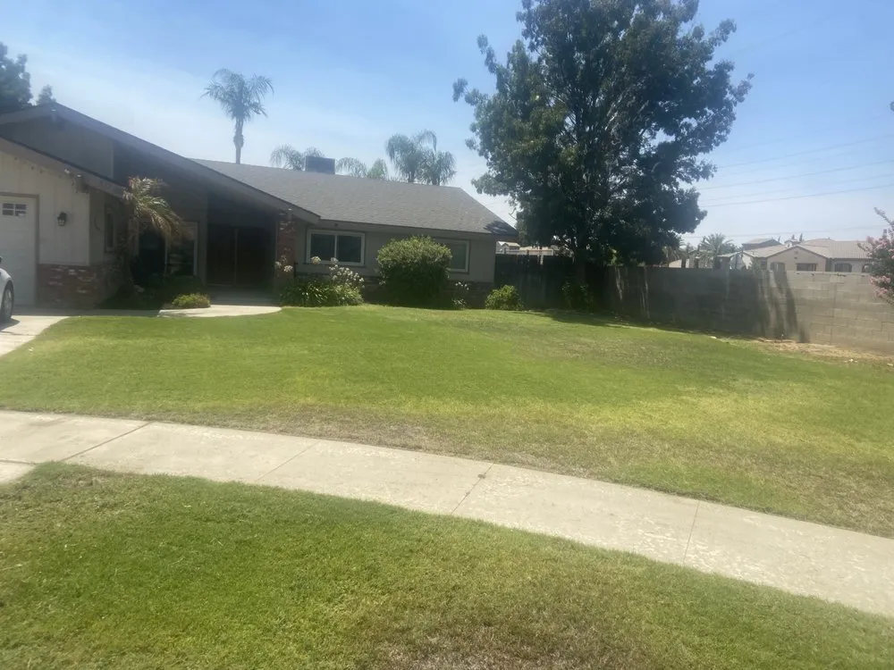 Local outdoor landscaping in Bakersfield, CA - Mente Cuts Grass