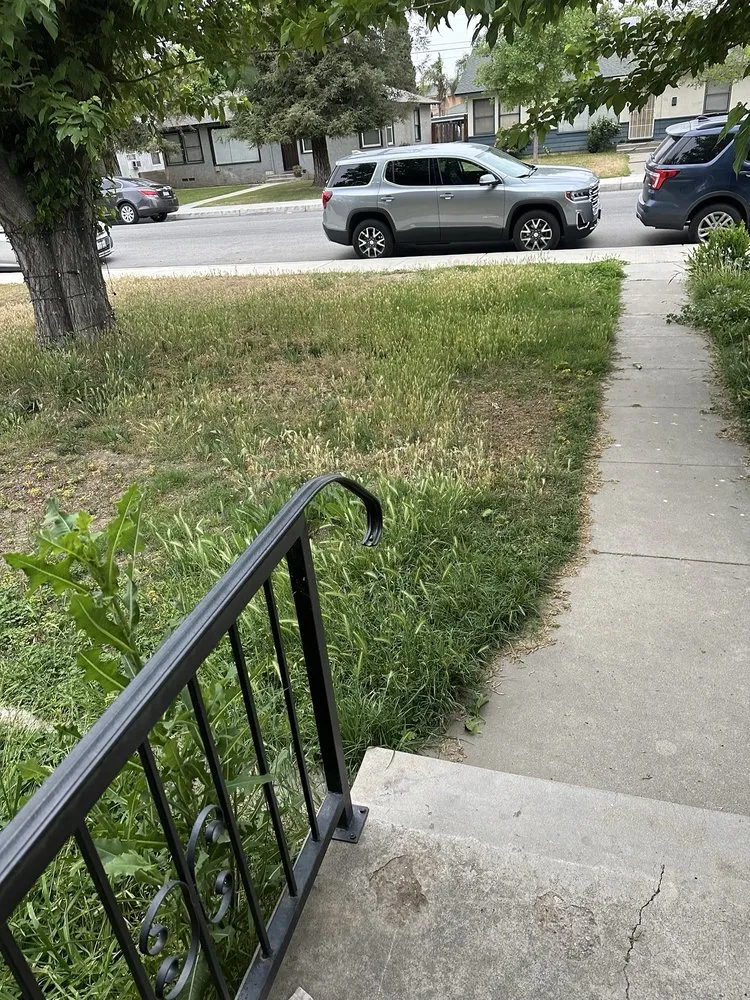 Trusted outdoor landscaping in Bakersfield, CA - Mente Cuts Grass