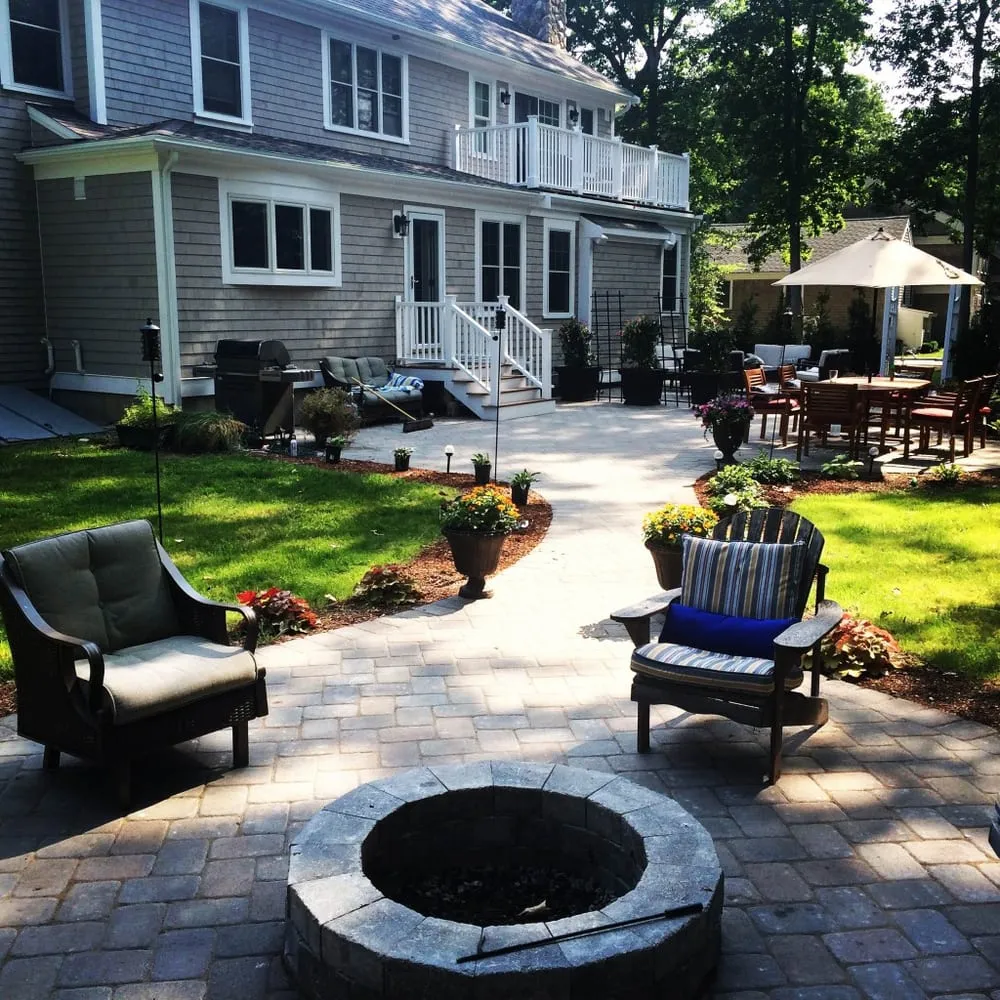 Affordable lawn mowing service experts serving Braintree, MA - Mento Landscaping & Paving