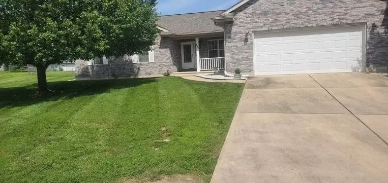 Custom yard maintenance experts serving Rolla, MO - Mercer Mowing & More