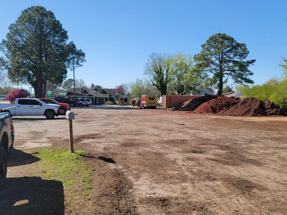 Top-rated landscape installation for year-round maintenance in Hampton, VA by Mercury Mulch