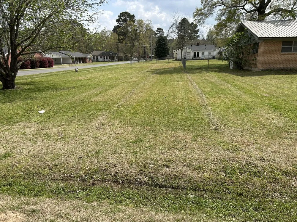 Trusted garden landscaping with custom design in Keithville, LA by Merello Pros