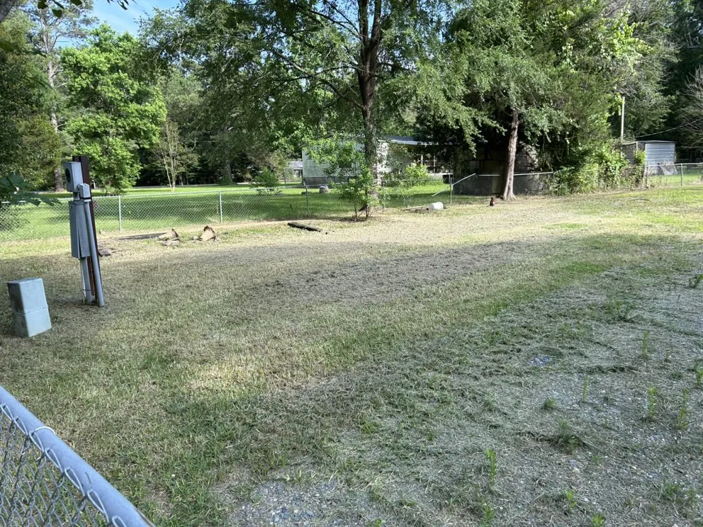 Local garden landscaping in Keithville, LA by Merello Pros