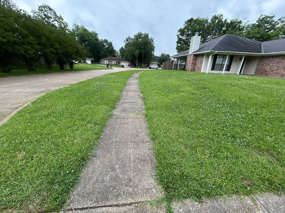 Custom lawn care service in Keithville, LA by Merello Pros
