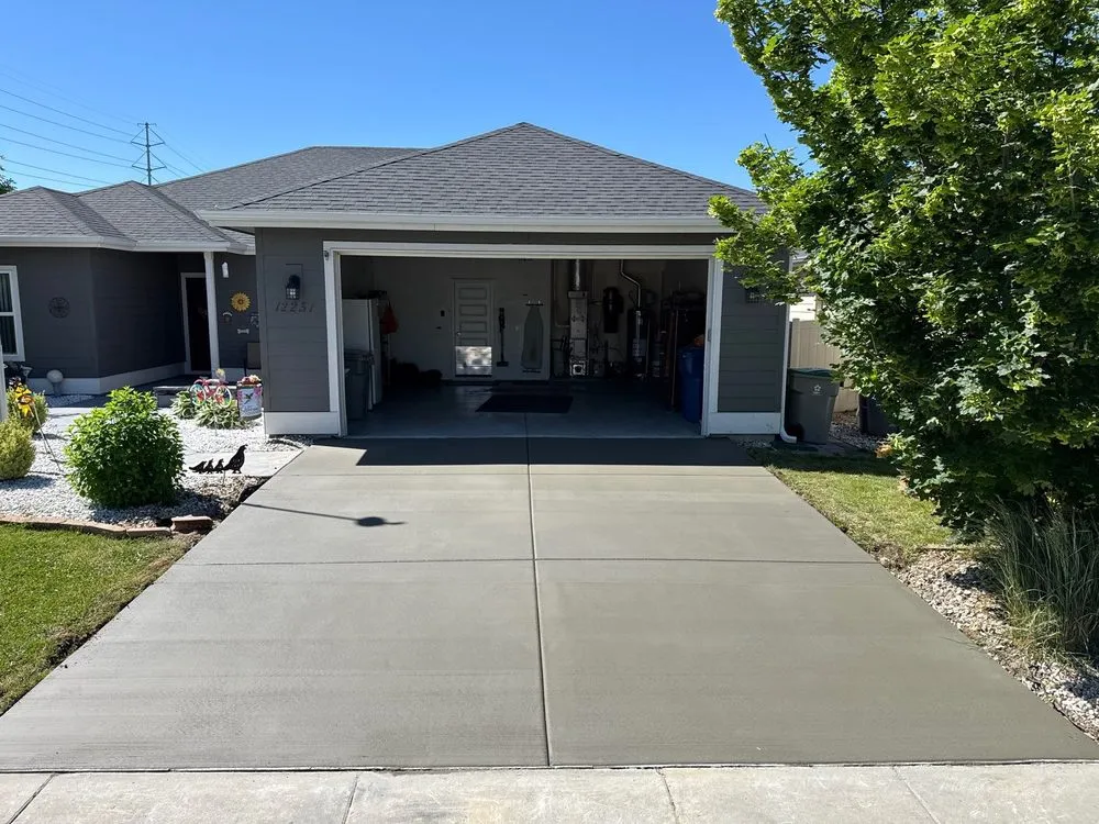 Custom landscape installation in Meridian, ID by Meridian Concrete